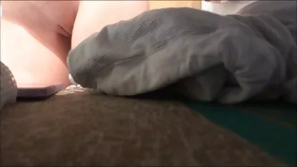Puta amante de la polla se sienta en español latino xxx en una polla mientras chupa una