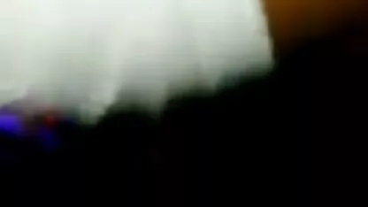 Morena se burla de los videos pono latinos agujeros de una zorra tetona con juguetes