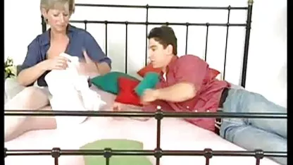 Zahra amateur de peliculas xxx en español latino pelo rosa jugando con su coño
