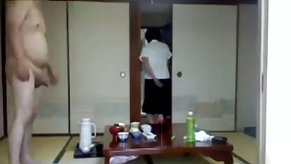 Pequeña nena de ébano chupa una polla los mejores videos xxx en español latino y se la follan