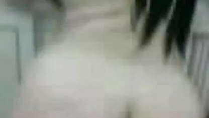Chica el mejor porno en español latino con pañuelo en la cabeza se folla el coño con un juguete vibrador
