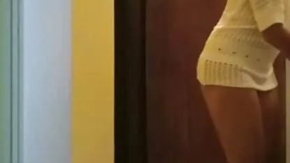 Adolescente se come los videos pono latinos dedos y tiene sexo