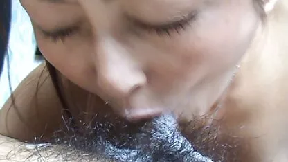 Morena de pelo largo se pone cachonda y xxx gratis latino chupa un consolador negro y se folla el coño
